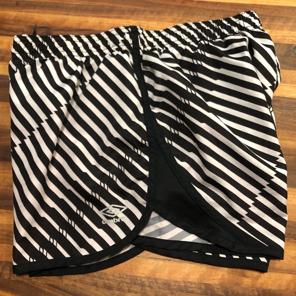 Black and white striped Umbro brand shorts. Size medium . - Picture 3 of 6